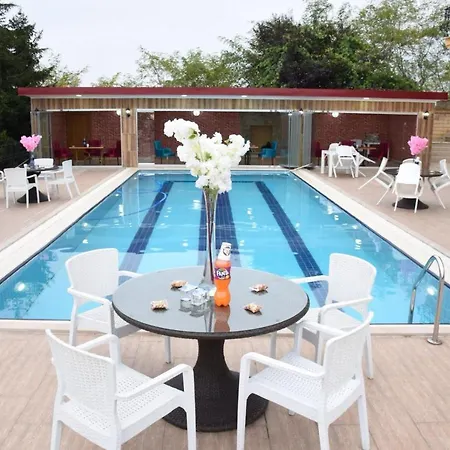 Manzarali Havuzlu Villa *