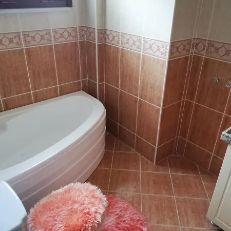 Manzarali Havuzlu Villa Trabzon