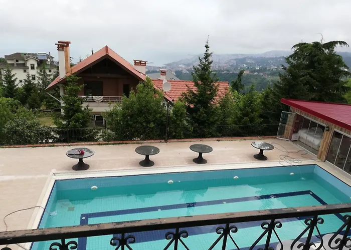 Manzarali Havuzlu Villa