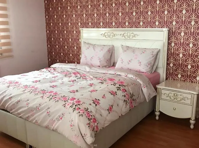 Manzarali Havuzlu Villa Trabzon