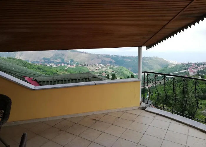 Manzarali Havuzlu Villa Trabzon
