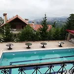 Manzarali Havuzlu Βίλα