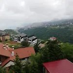 Manzarali Havuzlu * Τραμπζόν