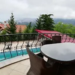 Manzarali Havuzlu Τραμπζόν
