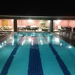 Manzarali Havuzlu *