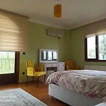 Manzarali Havuzlu Τραμπζόν