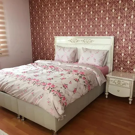 Manzarali Havuzlu Villa Trabzon