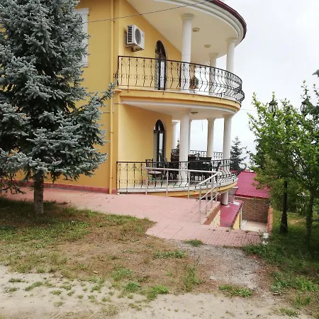 Manzarali Havuzlu