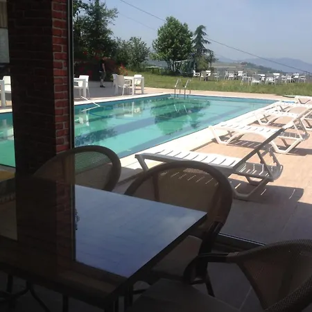 Manzarali Havuzlu Villa Trabzon