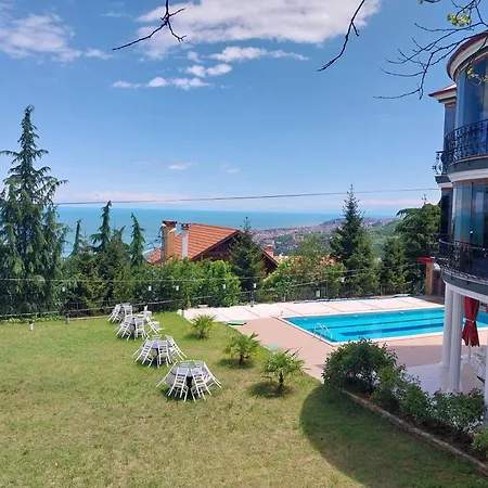 Manzarali Havuzlu Τραμπζόν