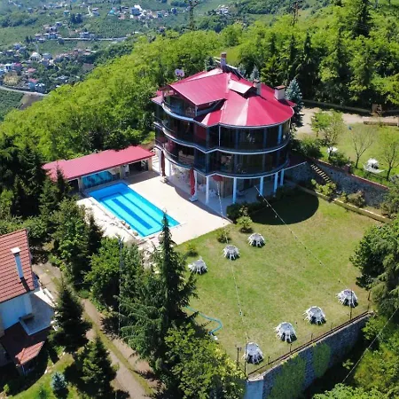 Manzarali Havuzlu *