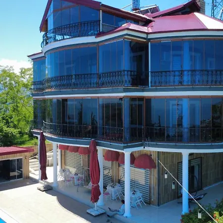 Manzarali Havuzlu Villa