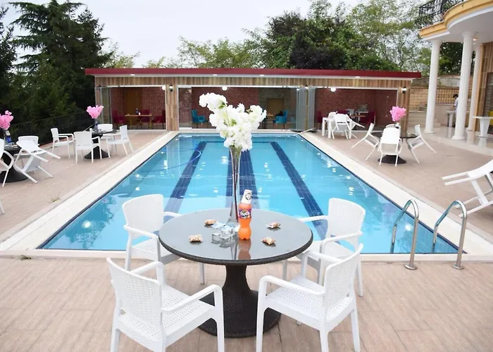 Manzarali Havuzlu Villa *