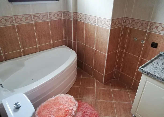 Manzarali Havuzlu Villa Trabzon